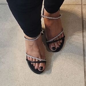 BRAND NEW UNILODY RHINESTONE   STRAP BLOCK HEEL SANDAL